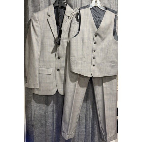 Bachrach Suit Men 36S Gray 4 Pieces Pants vest jacket Bow Tie 34X33 Luxury Wool